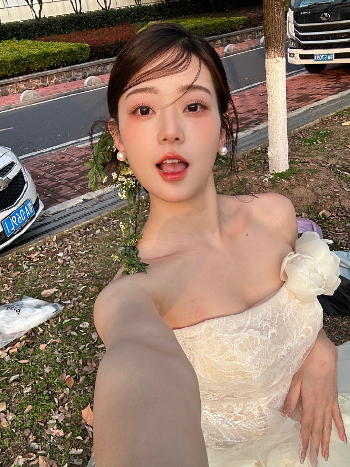 与凤行
